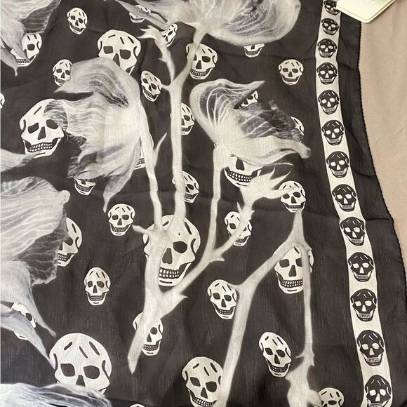 Alexander McQueen Classic Skull Silk Chiffon Scarf - Picture 7 of 9